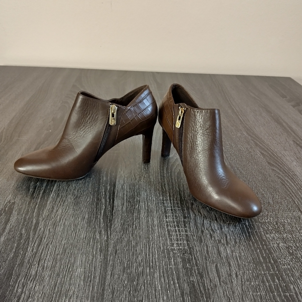 Antonio Melanie Brown leather bootie 3" heel. EUC. Side zipper 8 medium - Picture 4 of 14